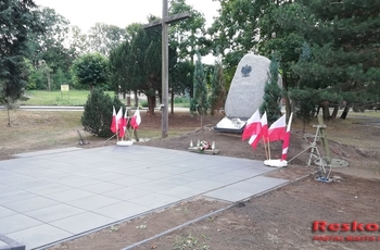 Pomnik Resko 01