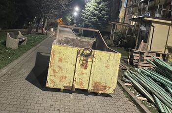 Kontener na drodze 04