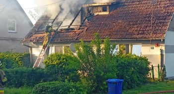 IGLICE. Pożar domu mieszkalnego, ewakuowano dwie rodziny [ZDJĘCIA]