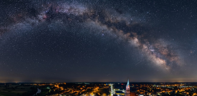 Astronomiczna „Superśroda” nad Reskiem! Dziś głębokie zaćmienie Słońca i noc Perseidów