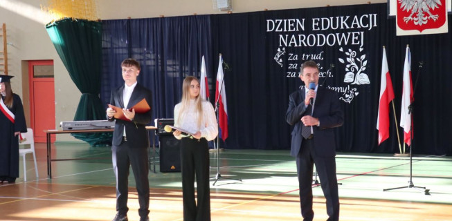 Dzień Edukacji Narodowej w gminie Resko i regionie. Życzenia Redakcji Resko24.pl oraz relacja z uroczystości w Zespole Szkół