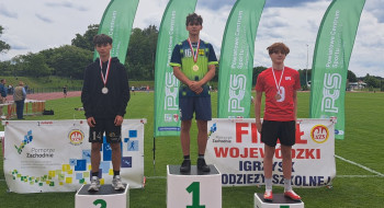 Złoty sukces lekkoatletyczny! Krystian Szymusiak Mistrzem Województwa w skoku w dal