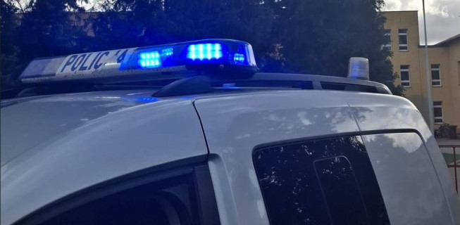 Wzmożone patrole policji przed szkołami w powiecie łobeskim. Służby dementują plotki o zatrzymaniach w Resku